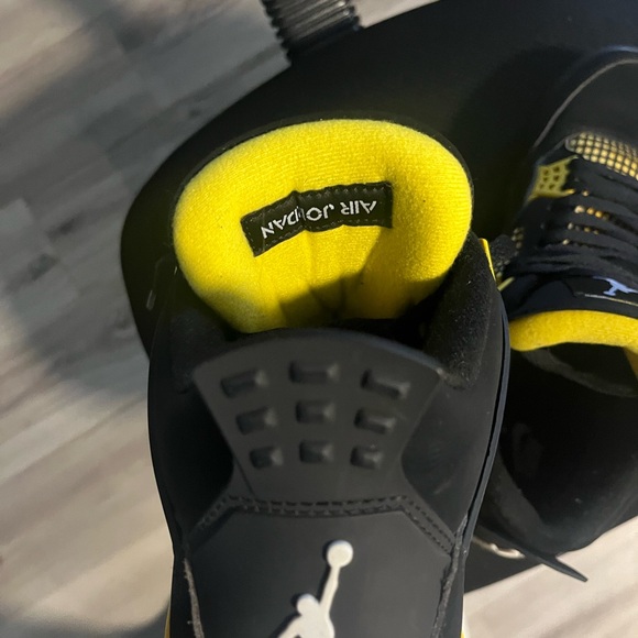 Jordan 4 Thunder yellow men’s size 10 - Picture 4 of 4